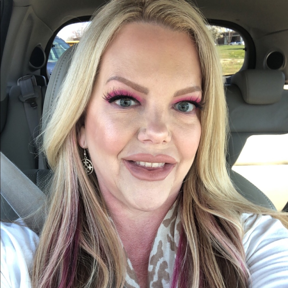 Meet your Posher, Angie